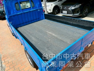全新領牌車，自排