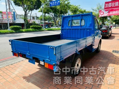 全新領牌車，自排