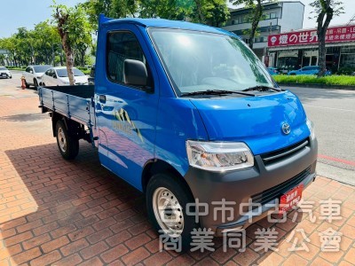 全新領牌車，自排