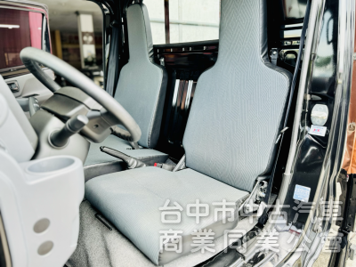 一手車！僅跑2萬8！車室空間大！同級距車斗最寬長！雙安！循跡防滑！ABS！可全貸！全省保固！大甲在地深耕30年老店！ 