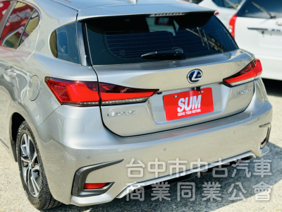 僅跑3萬！末代改款！18年式！油電小掀背！ACC跟車！10安！記憶電動椅！車道偏移！原鈑件！可全貸！大甲在地30年老店！