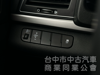 搶先看！一手車！豪華版！六安！定速！無線CarPlay！前後記錄器！後座出風口！原鈑件！可全貸！台中在地深耕30年老店！