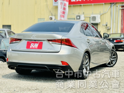 17年式！F Sport版！小改款！ACC跟車！雙電動通風椅！三眼LED頭燈！導航電視！可全貸！台中在地深耕30年老店！