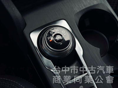 一手車！免鑰匙 雙區恆溫 撥片 6安 CarPlay 後座出風口 前後紀錄！原鈑件！可全貸！台中在地30年老店！