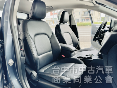 一手車！免鑰匙 雙區恆溫 撥片 6安 CarPlay 後座出風口 前後紀錄！原鈑件！可全貸！台中在地30年老店！