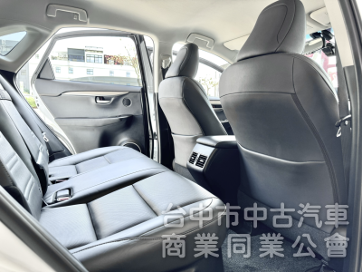 一手車！原廠保養！渦輪引擎！雙電動通風椅！I-KEY！數位電視！電尾門！藍芽！原鈑件！可全貸！台中在地深耕30年老店！