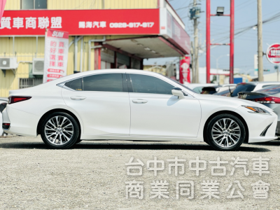 旗艦版！僅跑7萬！ACC跟車 全景天窗 ML音響 雙前通風椅 盲點 抬頭顯示 電動尾門  無線充電 後座遮陽簾！原鈑件！