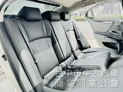 旗艦版！僅跑7萬！ACC跟車 全景天窗 ML音響 雙前通風椅 盲點 抬頭顯示 電動尾門  無線充電 後座遮陽簾！原鈑件！