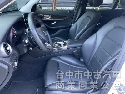 2016 Mercedes-Benz GLC 300 豪華內裝＋2.0渦輪引擎，動力順暢、操控靈敏，都市通勤假日出遊皆可