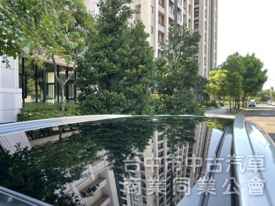 2016 Mercedes-Benz GLC 300 豪華內裝＋2.0渦輪引擎，動力順暢、操控靈敏，都市通勤假日出遊皆可