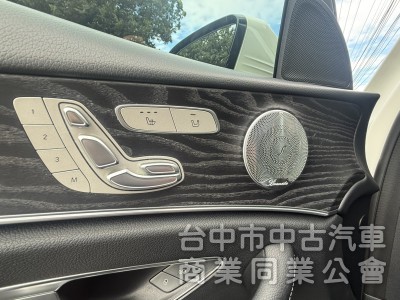 2017 E300 4MATIC 原版件 跑少、車況超優 全景 柏林 雙液晶 360環景 光束頭燈 抬顯