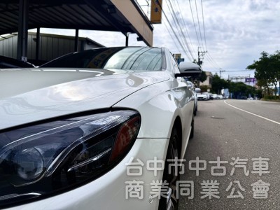 2017 E300 4MATIC 原版件 跑少、車況超優 全景 柏林 雙液晶 360環景 光束頭燈 抬顯