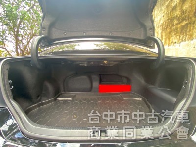 2017 原鈑件、尊爵版、大型房車、質感首選。