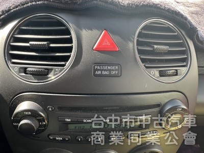 2006年出廠 福斯beetle 金龜車1.6  內外氣氛非常漂亮 開在路上更加吸睛  ✅可認證 ✅里程保證 ✅