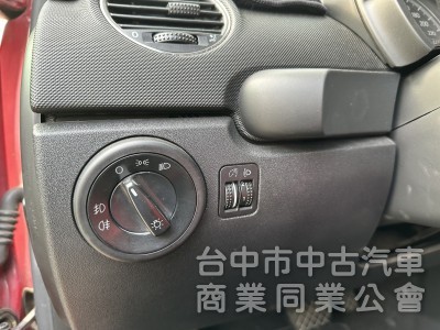 2006年出廠 福斯beetle 金龜車1.6  內外氣氛非常漂亮 開在路上更加吸睛  ✅可認證 ✅里程保證 ✅