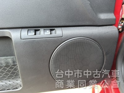 2006年出廠 福斯beetle 金龜車1.6  內外氣氛非常漂亮 開在路上更加吸睛  ✅可認證 ✅里程保證 ✅