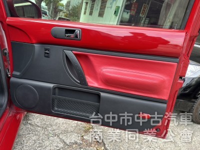2006年出廠 福斯beetle 金龜車1.6  內外氣氛非常漂亮 開在路上更加吸睛  ✅可認證 ✅里程保證 ✅