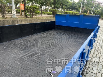 2006年3月出廠堅達 雙折尾門