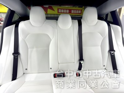 2025年 TESLA Model 3 SR 可全貸