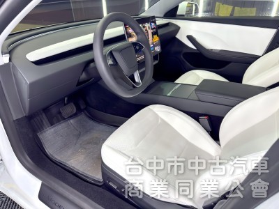 2025年 TESLA Model 3 SR 可全貸