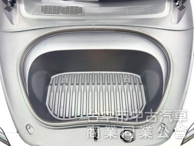 2025年 TESLA Model 3 SR 可全貸