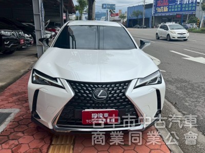 2019 UX200