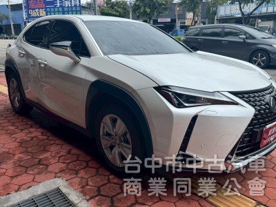2019 UX200