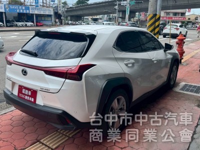 2019 UX200