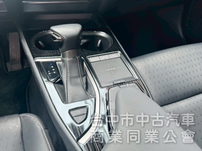 2019 UX200