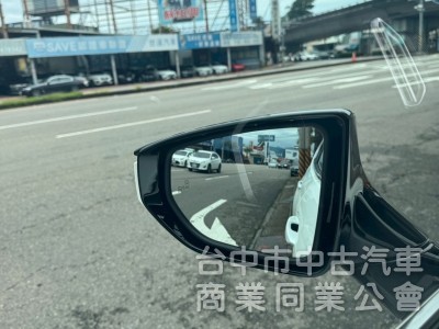2019 UX200