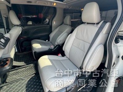 2017 Sienna 3.5 頂級 跑12萬多公里