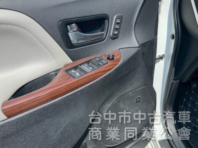 2017 Sienna 3.5 頂級 跑12萬多公里