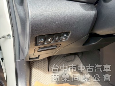 2018 Yaris 豪華 跑九萬多公里