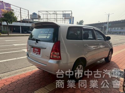 2011 Innova 2.0跑八萬 後座出風口