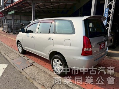 2011 Innova 2.0跑八萬 後座出風口