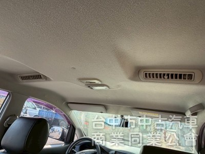 2011 Innova 2.0跑八萬 後座出風口