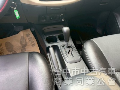 2011 Innova 2.0跑八萬 後座出風口