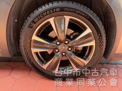 2020 UX200 菁英 plus 跑六萬多公里