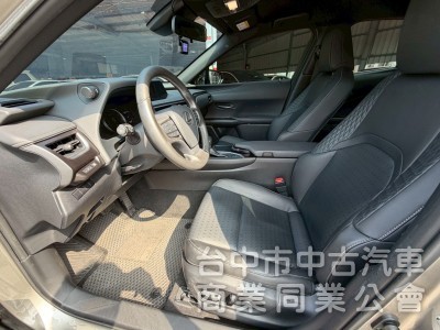 2020 UX200 菁英 plus 跑六萬多公里