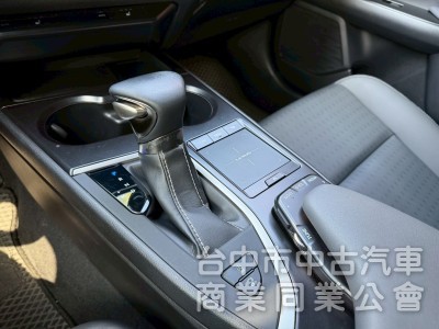 2020 UX200 菁英 plus 跑六萬多公里