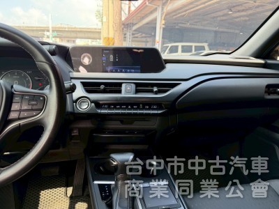 2020 UX200 菁英 plus 跑六萬多公里