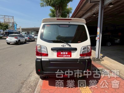 2022 A180 自排廂型車
