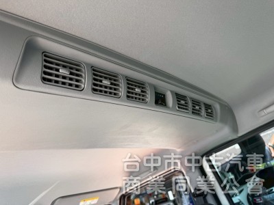 2022 A180 自排廂型車