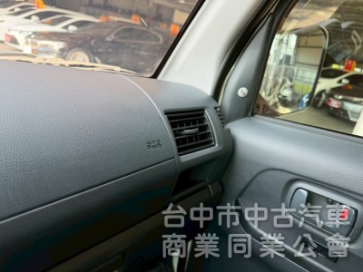 2022 A180 自排廂型車