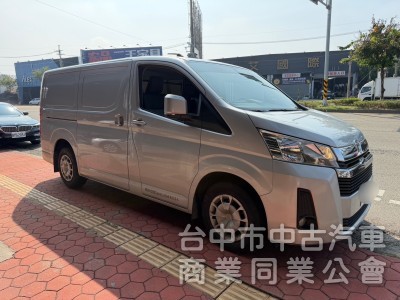 2022 HIACE 廂型車跑一萬多