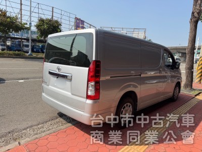 2022 HIACE 廂型車跑一萬多