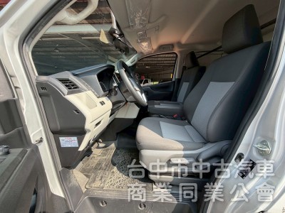 2022 HIACE 廂型車跑一萬多
