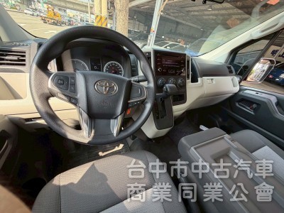 2022 HIACE 廂型車跑一萬多