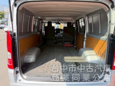 2022 HIACE 廂型車跑一萬多