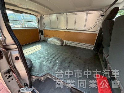 2022 HIACE 廂型車跑一萬多